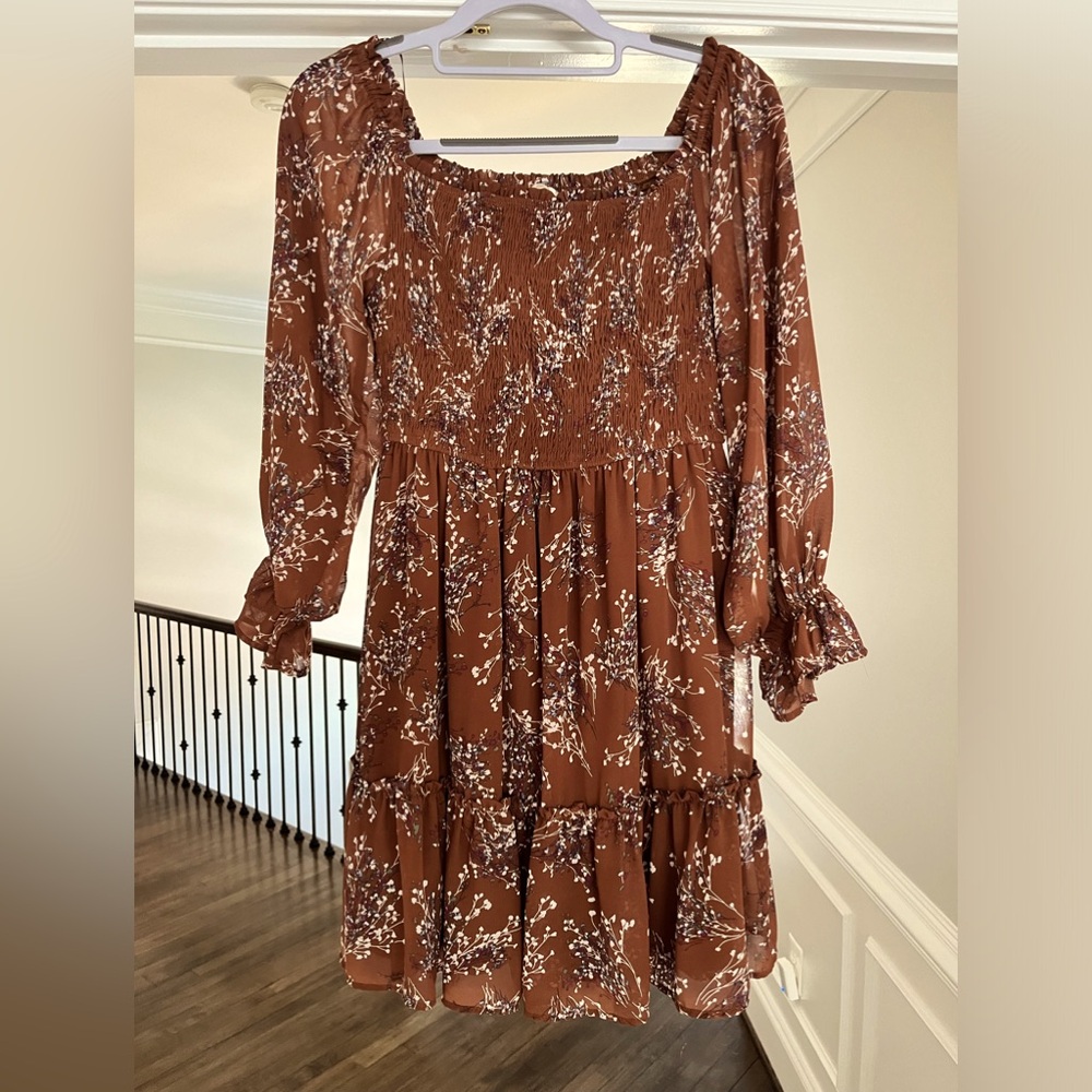 Light and airy dress. Like new condition. From South Moon Under. Size small.